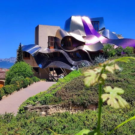 Curry, Nature & Wine Retreat For Two Pariza